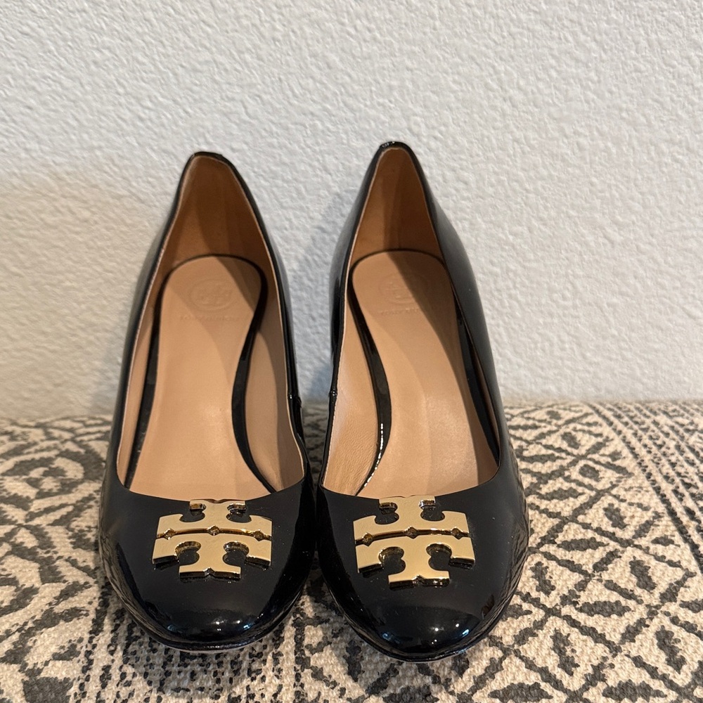 Tory Burch Black Heels Sleek Design